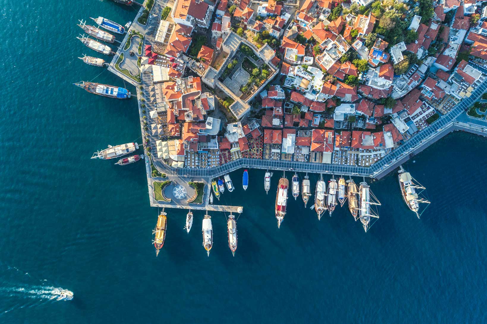 aerial-view-of-boats-yahts-floating-ship-and-arc-2021-08-26-17-00-45-utc.jpg