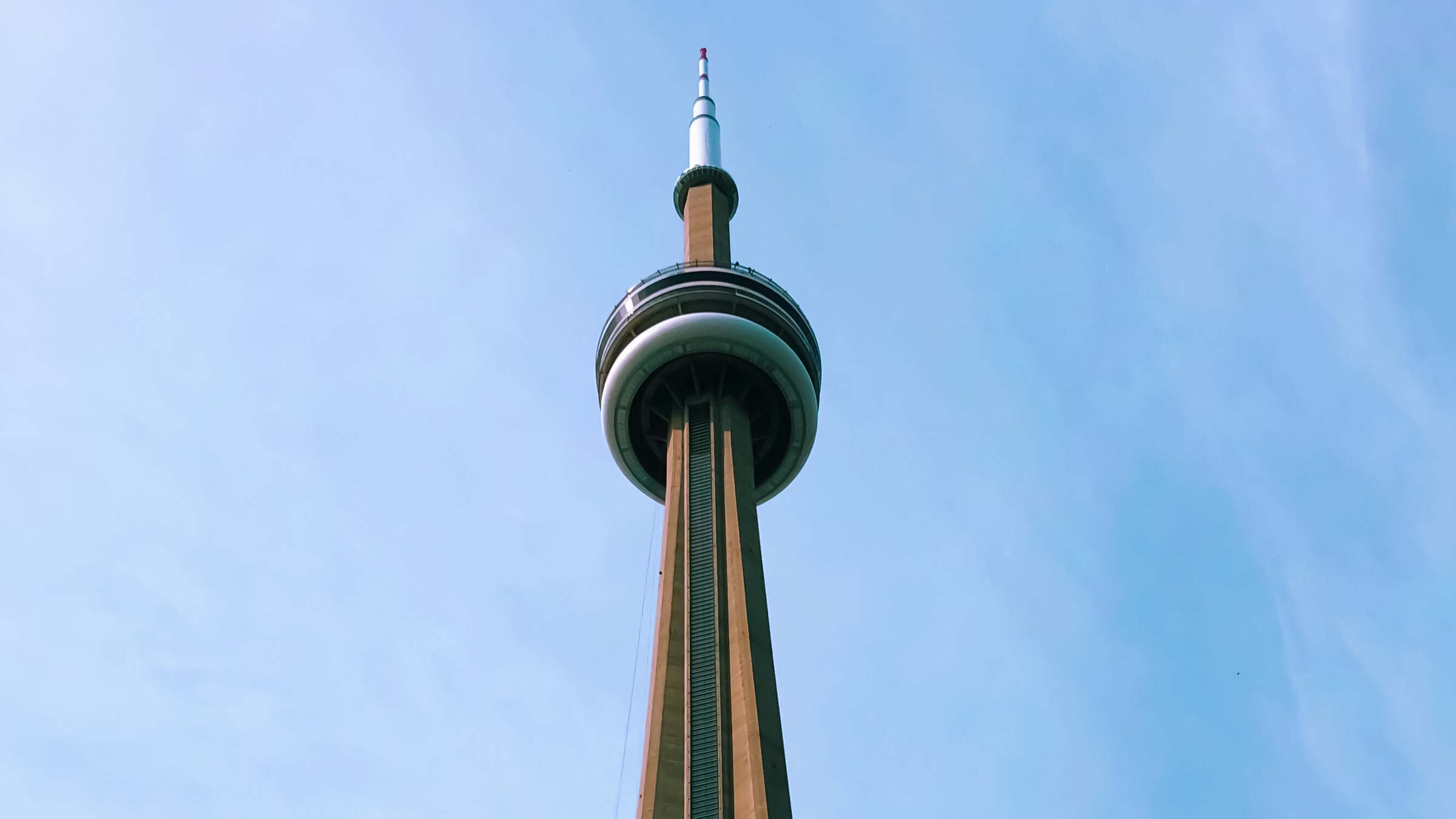 minimal-shot-of-cn-tower-in-toronto-canada-2022-11-14-06-11-22-utc.jpg